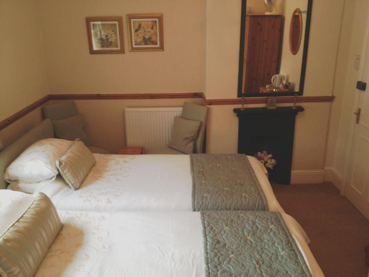 Twin Oaks Guest House Cadnam Экстерьер фото